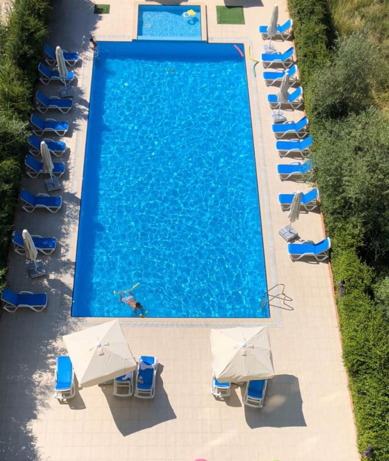 Modern Yüzme Havuzu