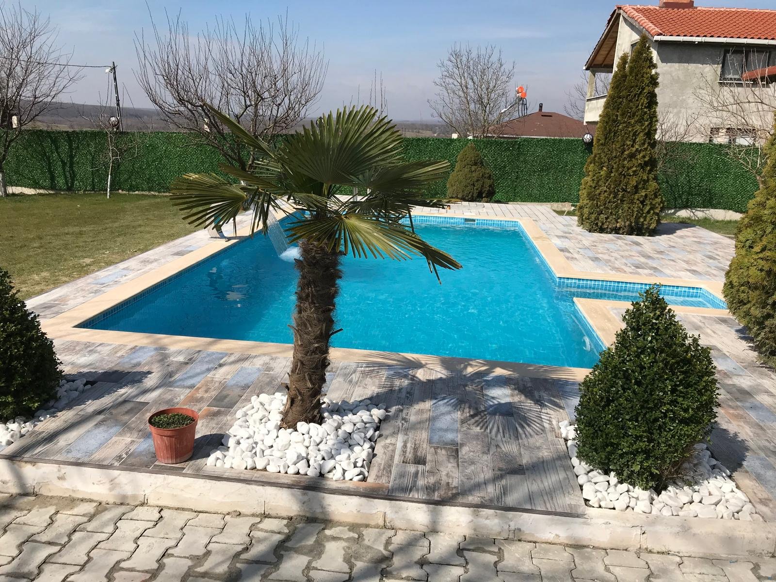 Modern Yüzme Havuzu