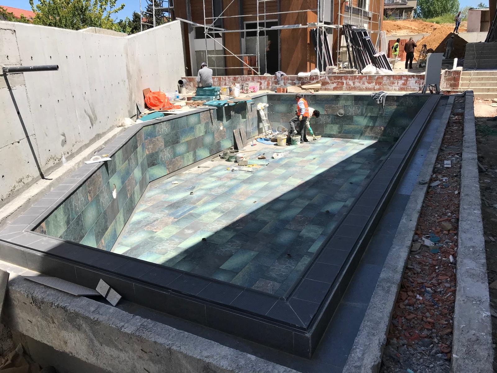 Modern Yüzme Havuzu