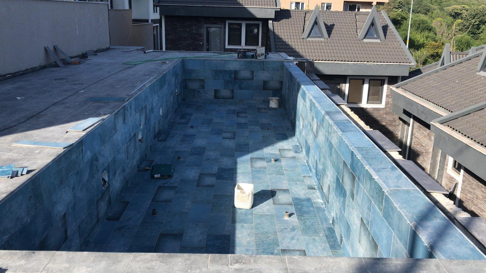 Modern Yüzme Havuzu