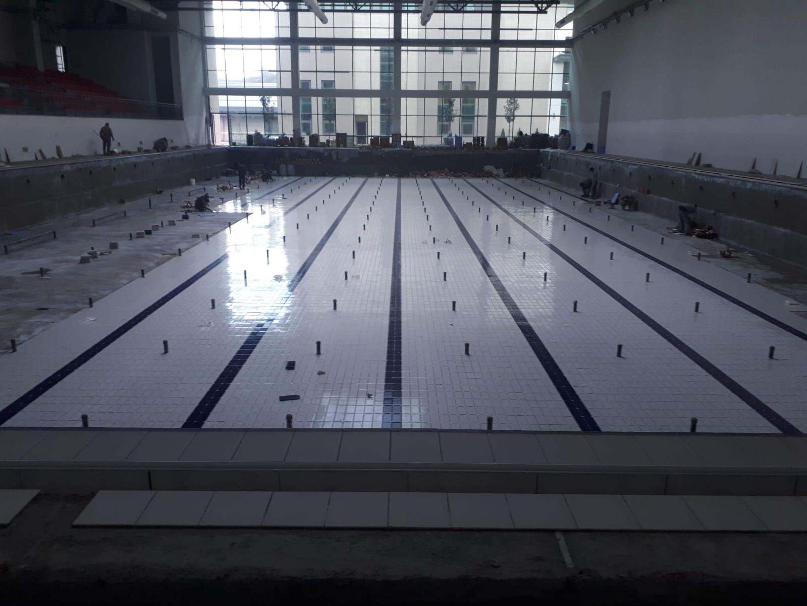 Modern Yüzme Havuzu